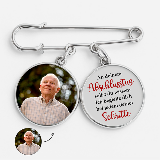 9047AGE1 wir begleiten dich bei jedem deiner schritte personalisierte trauergeschenke anstecknadel charms mit foto abschluss papa mama 9047ajsfwa