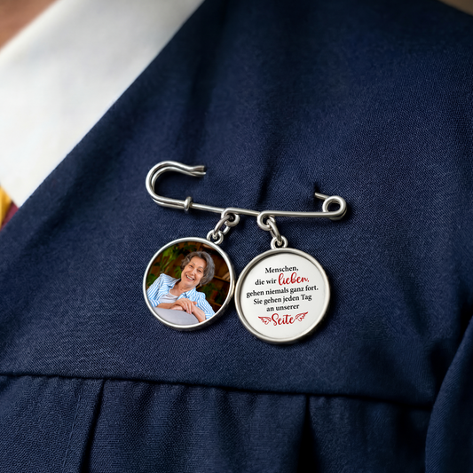 9047AGE2 wir begleiten dich bei jedem deiner schritte personalisierte trauergeschenke anstecknadel charms mit foto abschluss papa mama 9047ajsfwa