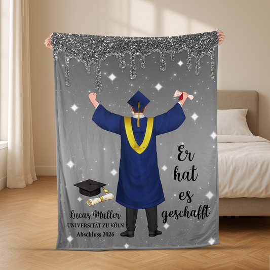 9066BGE2 sie hat es geschafft personalisierte geschenke abschluss kuscheldecke manner frauen 9066b6ewa