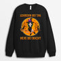 1331WGE1 personalisierter krankenschwester bei tag hexe bei nacht halloween pullover