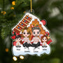 1558OGE1 personalisiertes niedliche familie sitzt am weihnachtslebkuchenhaus ornament_63eb792c 60f5 455d af30 becd2ed33a8e