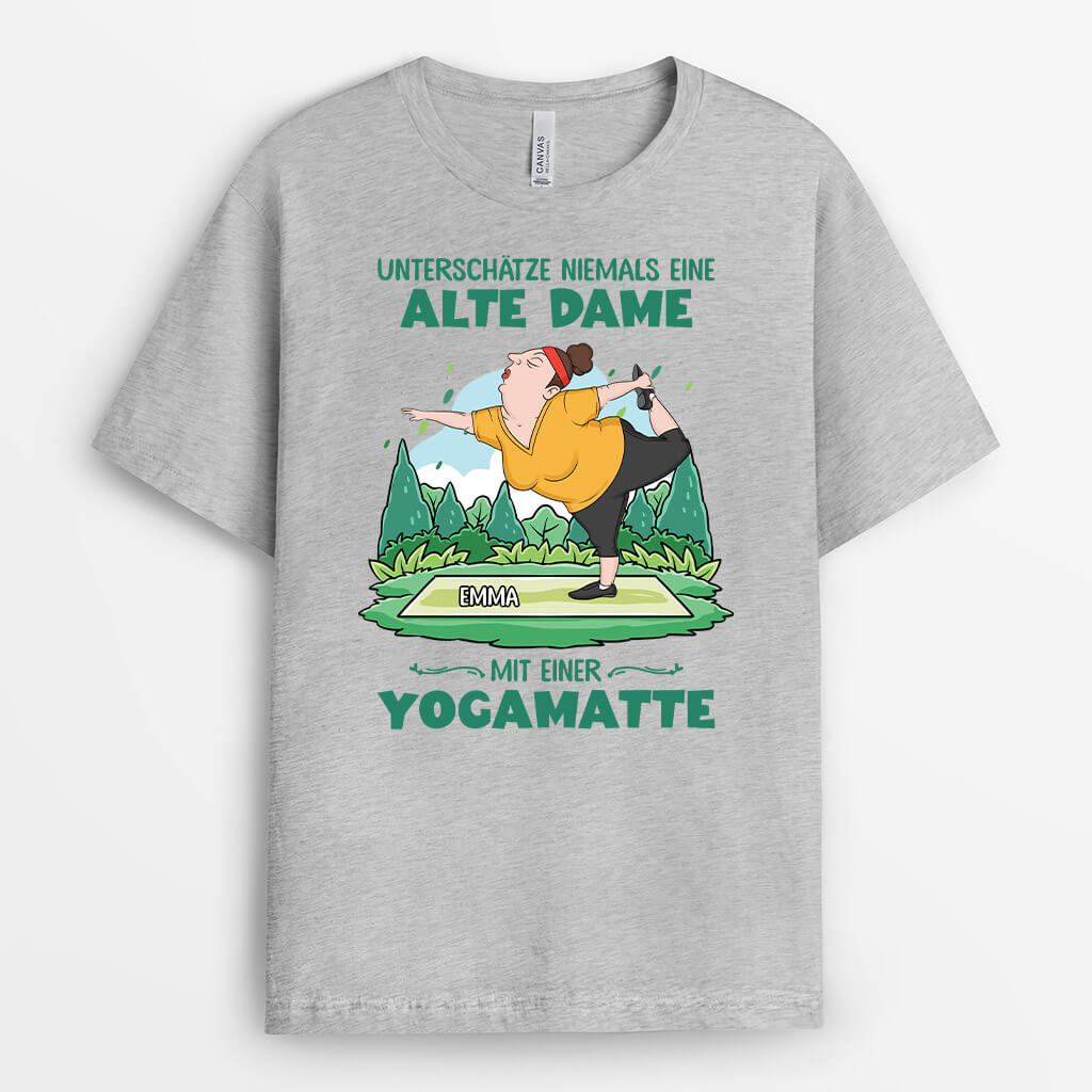 1888AGE2 personalisiertes unterschatze niemals eine alte dame mit einer yogamatte t shirt