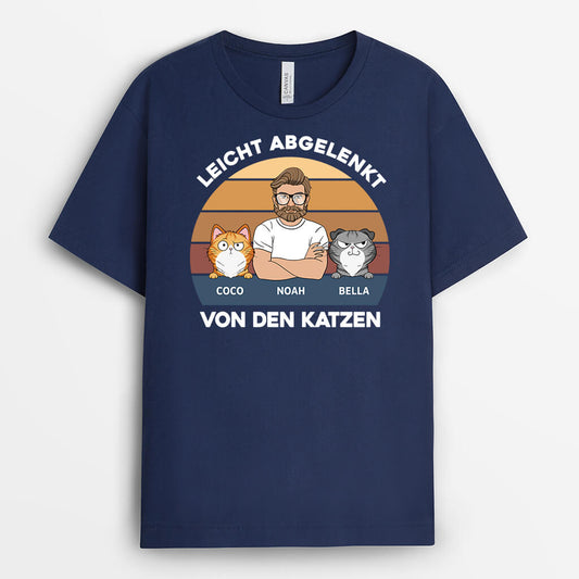 3391AGE1 leicht abgelenkt von den katzen  personalisiertes t shirt fur katzenliebhaber