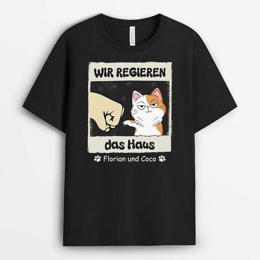 3424AGE1 wir regieren das haus  personalisiertes t shirt mit verspielten katzen