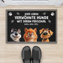 4414DGE2 hier leben verwohnte hunde mit ihrem personal fussmatte hunde personalisiert_ 4414D_0ecd0ef2 f572 4a66 8be1 a59d317a4ff8