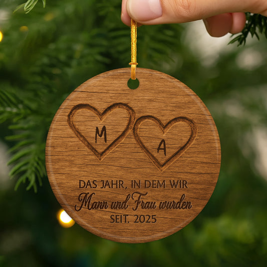 5631OGE2 das jahr in dem wir mann und frau wurden personalisierter weihnachtsschmuck keramik paar 5631O8ZMG